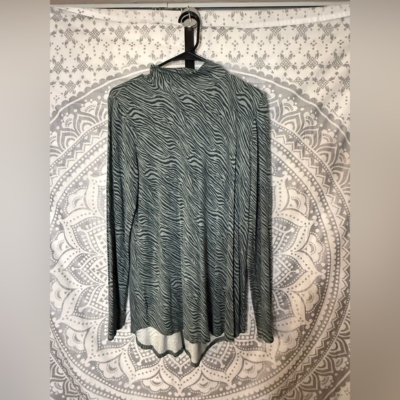 Wonderly Tops - Wonderly Gray Zebra Pattern Top